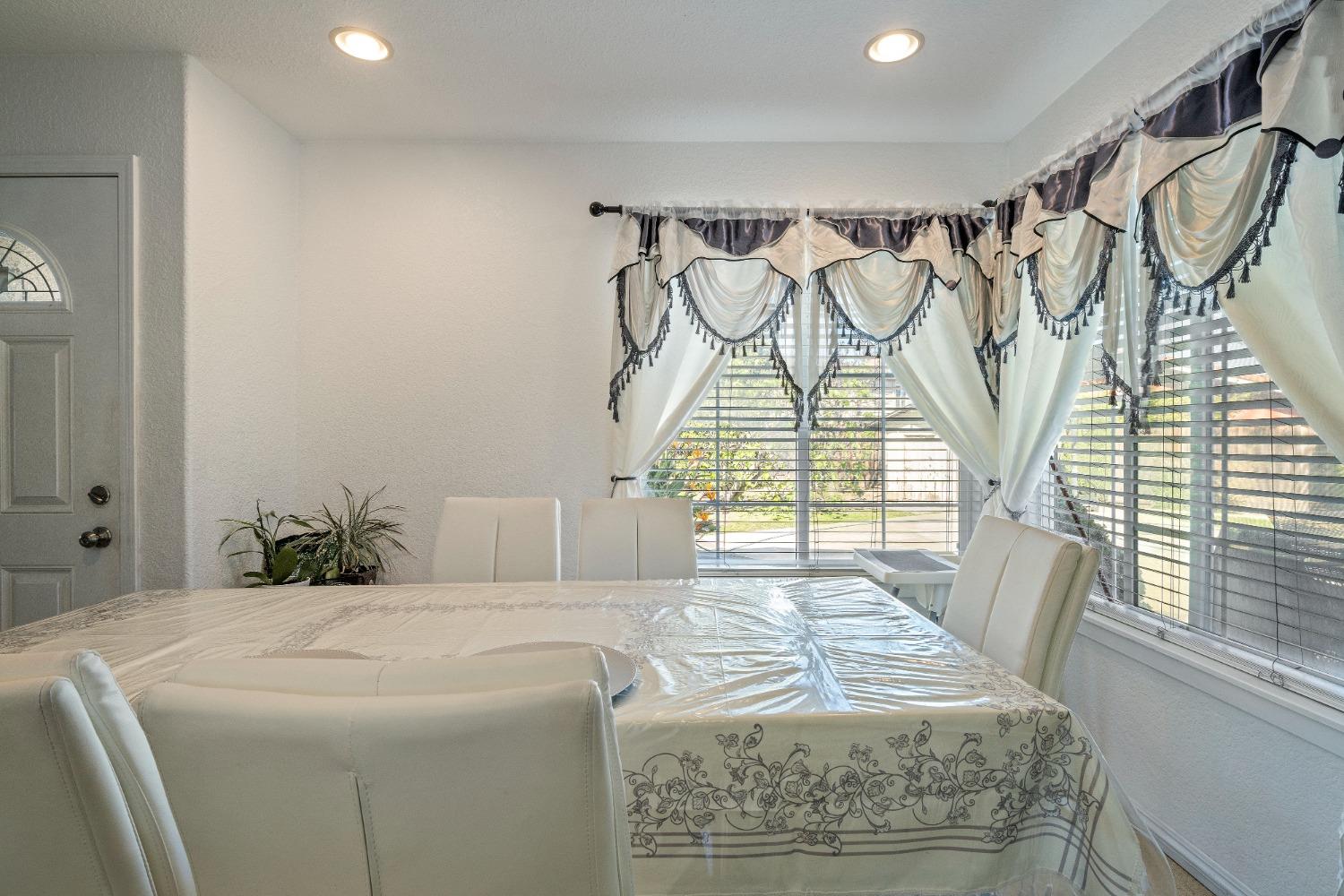 Detail Gallery Image 11 of 76 For 4449 Norocco Cir, Fremont,  CA 94555 - 4 Beds | 2/1 Baths