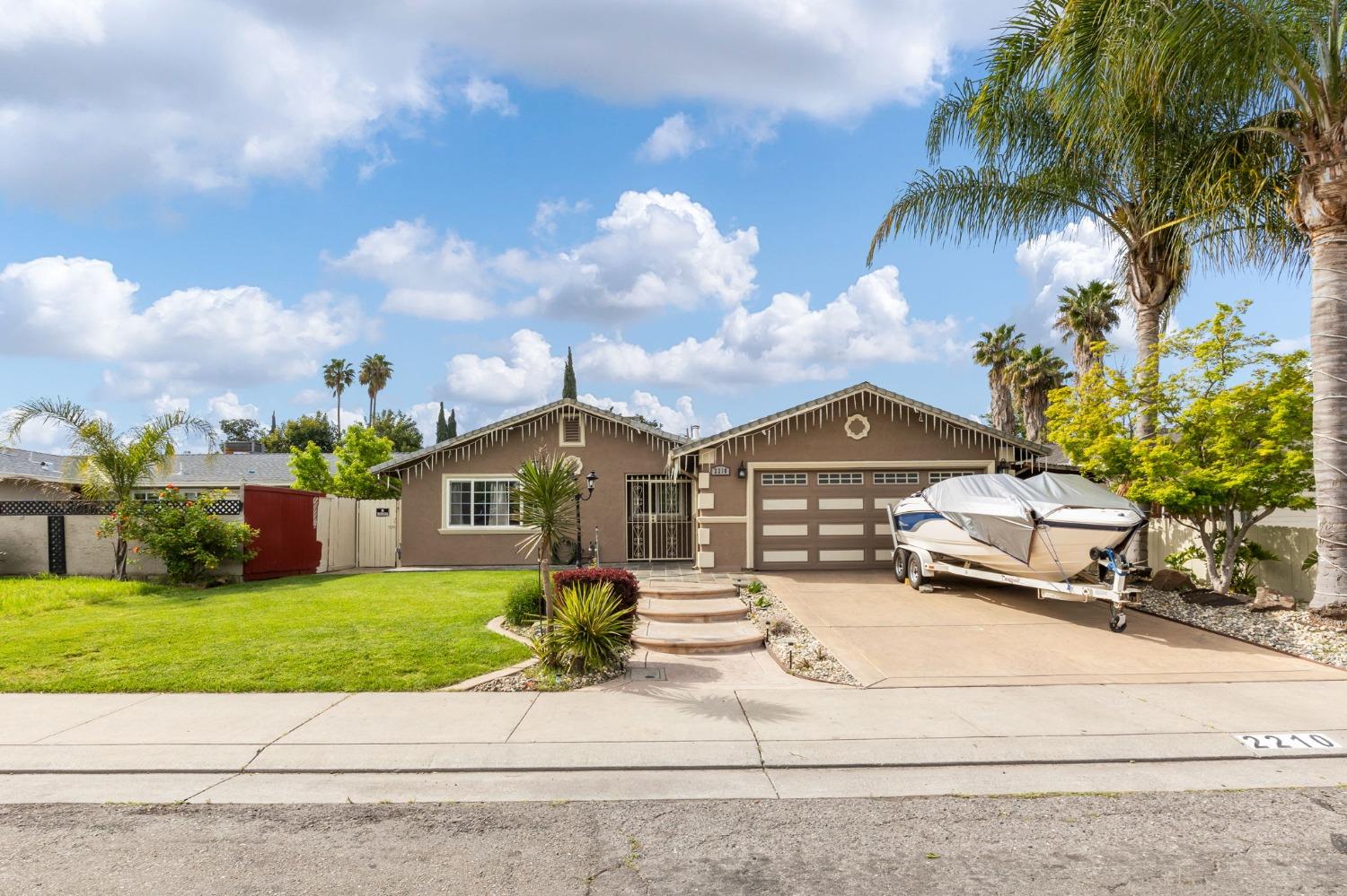 Detail Gallery Image 2 of 38 For 2210 Valmora Dr, Stockton,  CA 95210 - 3 Beds | 2 Baths
