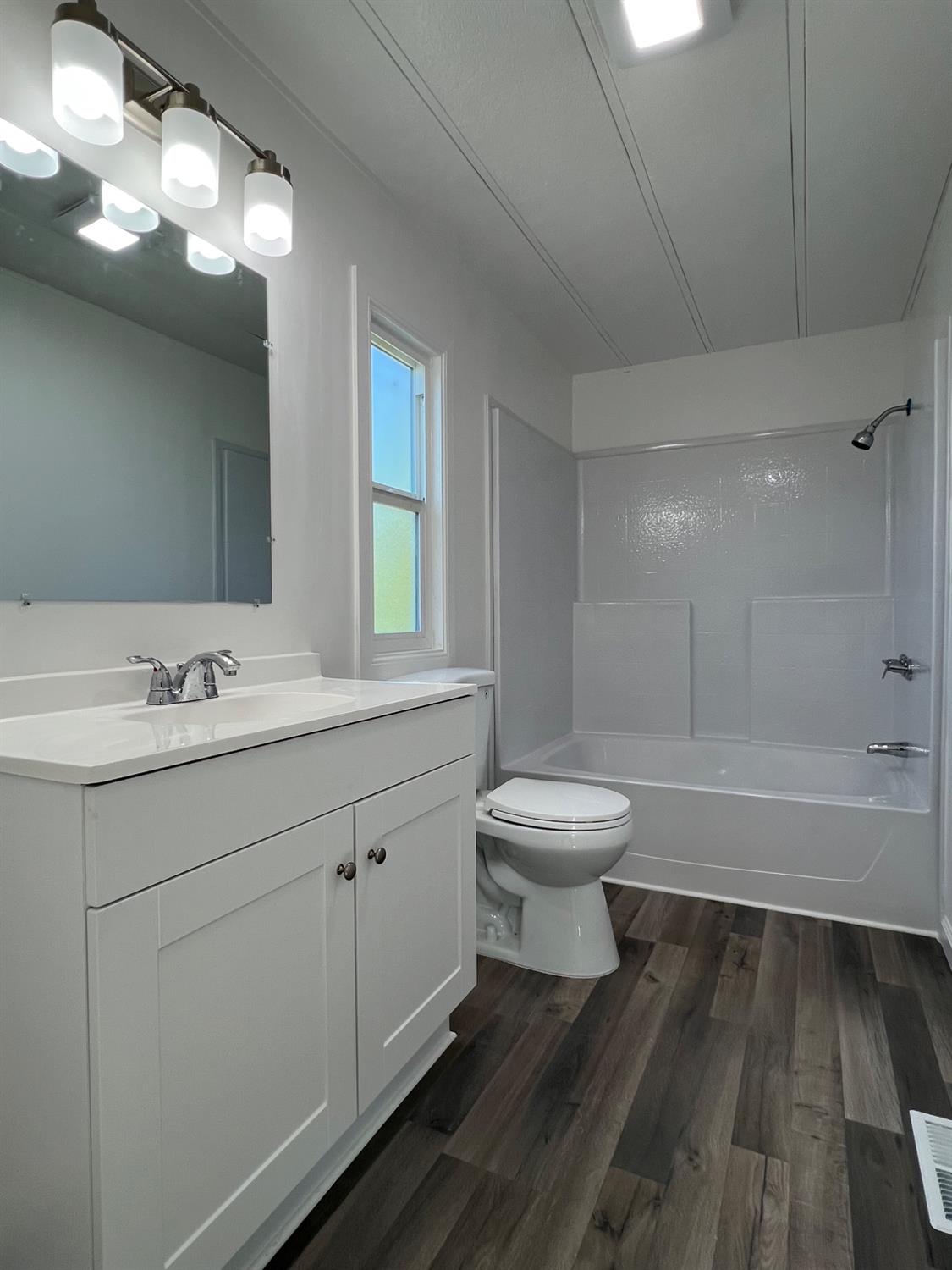 Detail Gallery Image 13 of 17 For 5901 Newbrook Cir 112, Riverbank,  CA 95367 - 3 Beds | 2 Baths