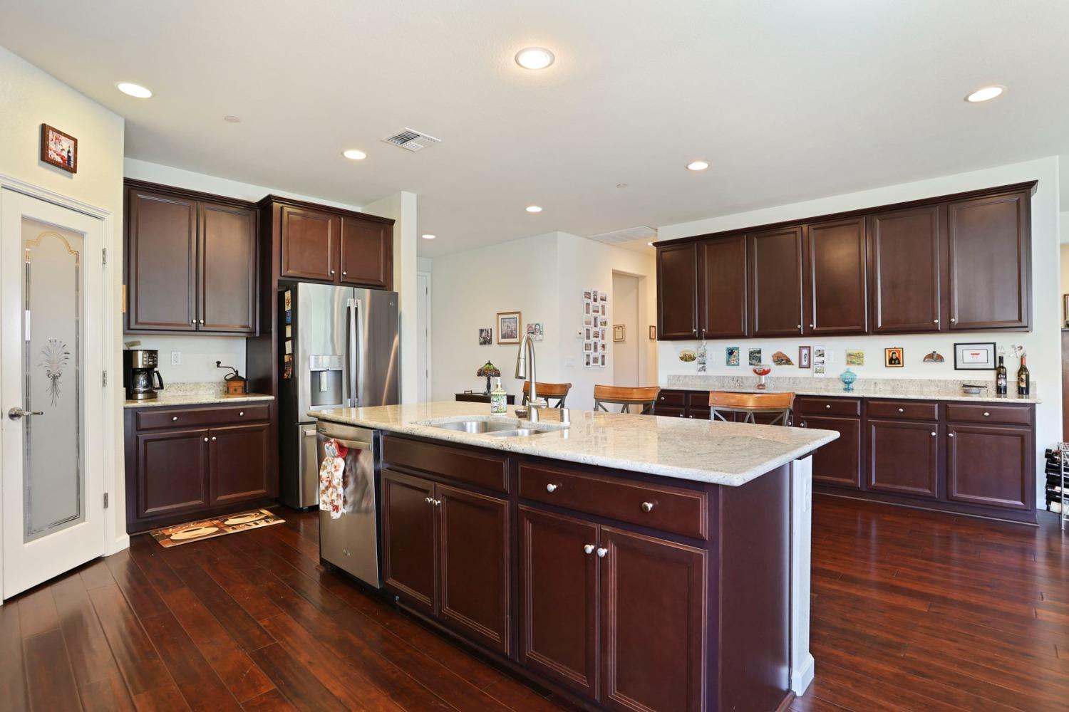 Detail Gallery Image 14 of 70 For 1588 Arbor Brook Dr, Manteca,  CA 95336 - 3 Beds | 2 Baths