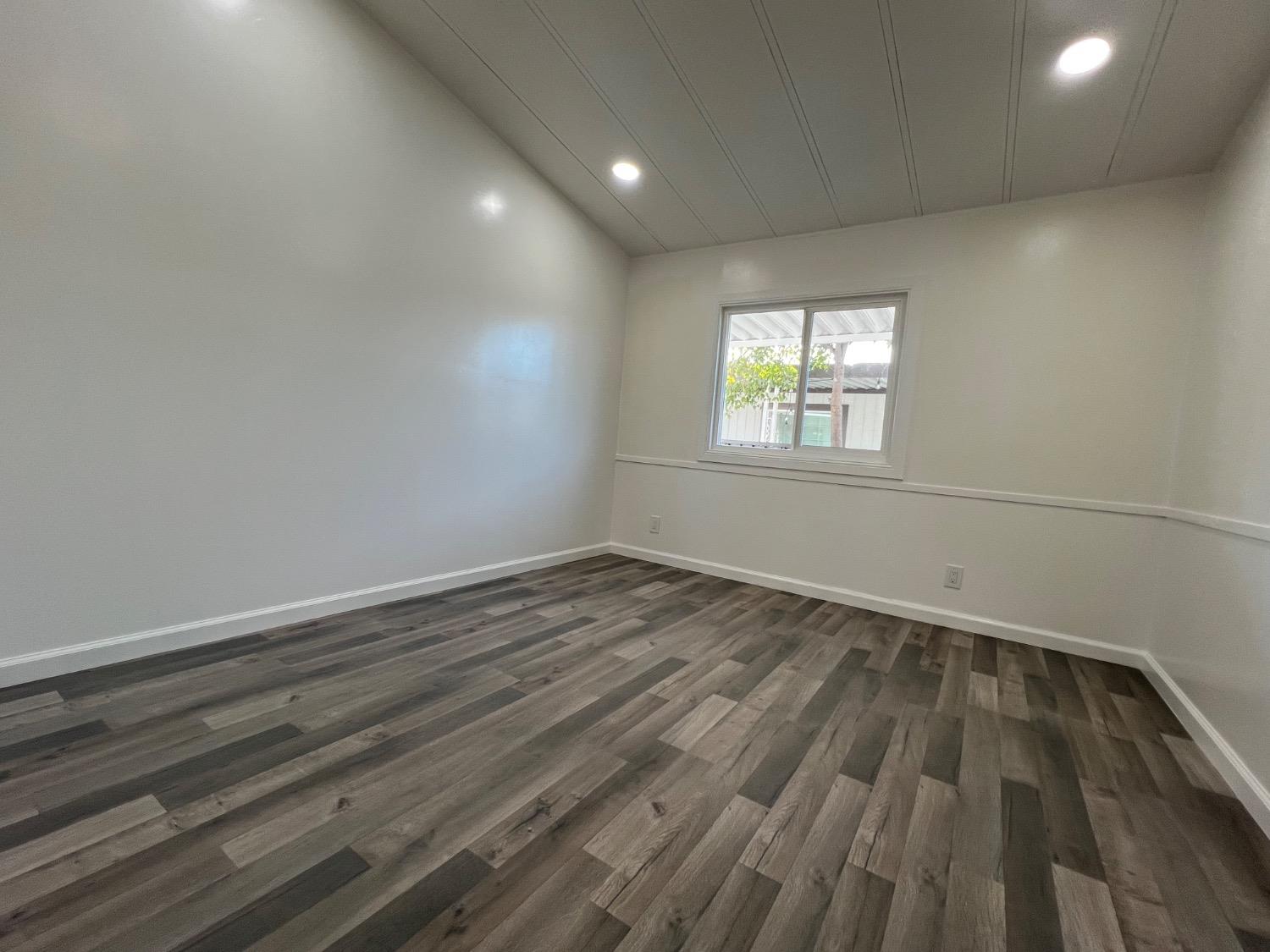 Detail Gallery Image 11 of 17 For 5901 Newbrook Cir 112, Riverbank,  CA 95367 - 3 Beds | 2 Baths