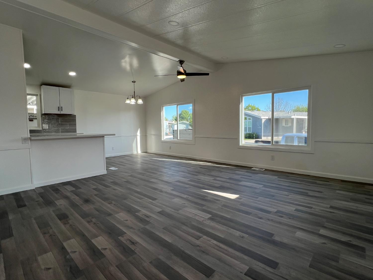 Detail Gallery Image 4 of 17 For 5901 Newbrook Cir 112, Riverbank,  CA 95367 - 3 Beds | 2 Baths