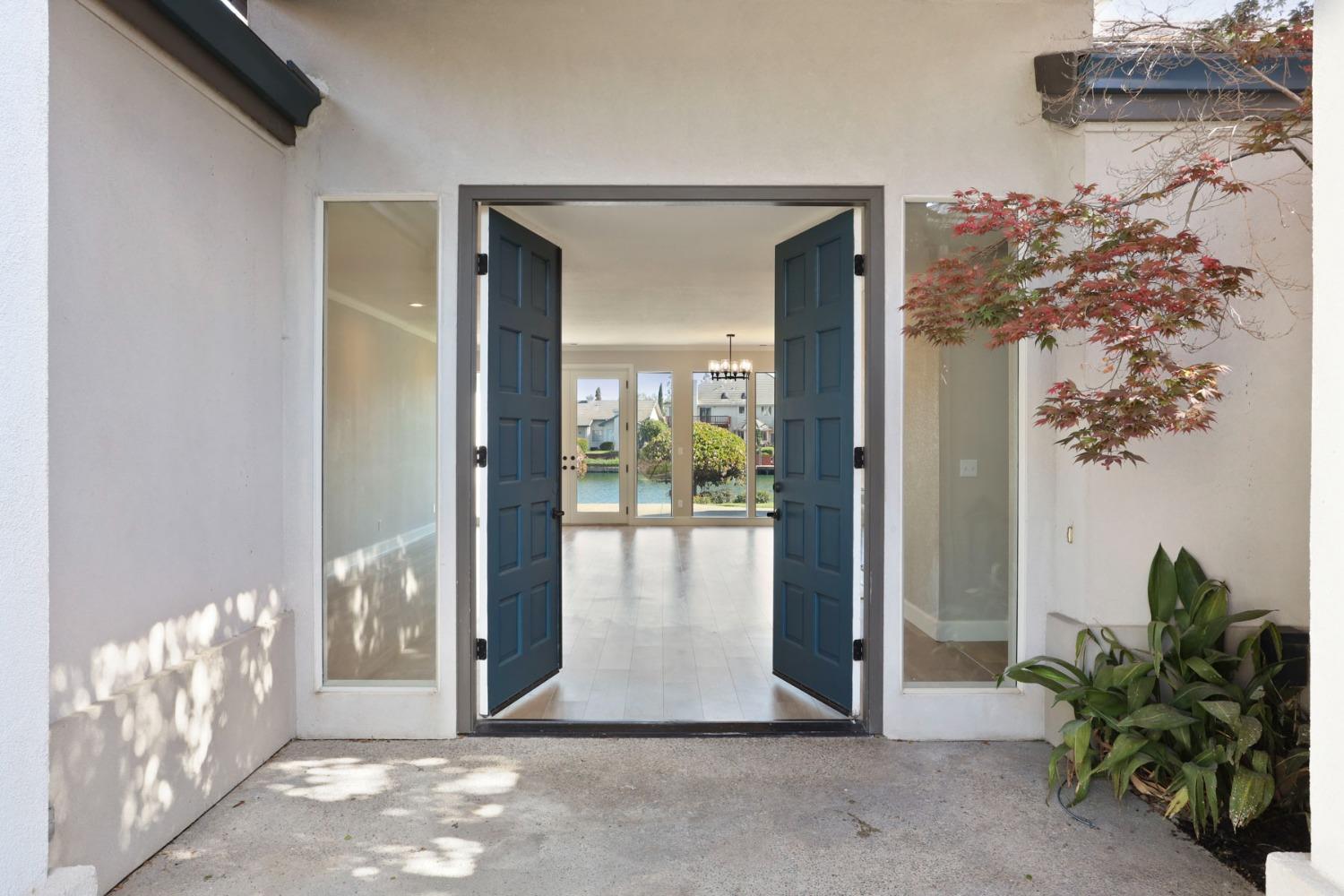 Detail Gallery Image 6 of 75 For 4829 Bridgewater Cir, Stockton,  CA 95219 - 3 Beds | 3 Baths