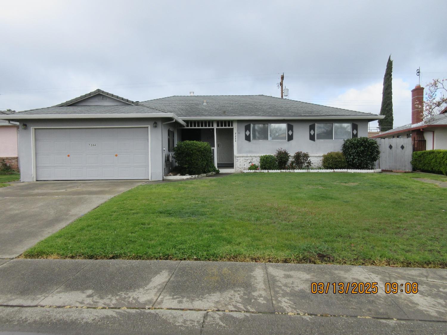 E Cromwell Way, Sacramento, California image 1
