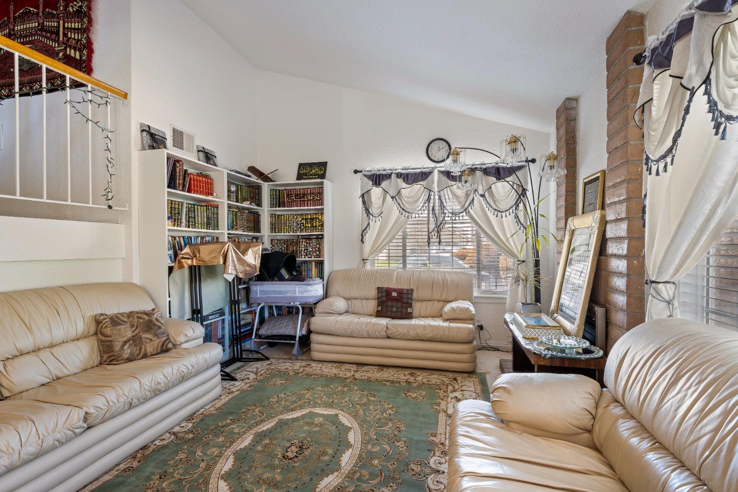 Detail Gallery Image 3 of 76 For 4449 Norocco Cir, Fremont,  CA 94555 - 4 Beds | 2/1 Baths