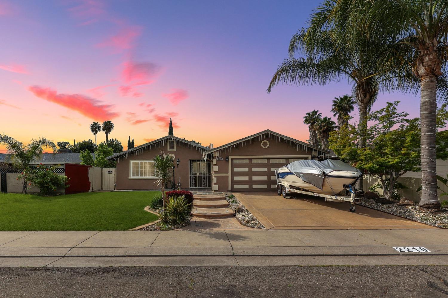 Detail Gallery Image 1 of 38 For 2210 Valmora Dr, Stockton,  CA 95210 - 3 Beds | 2 Baths