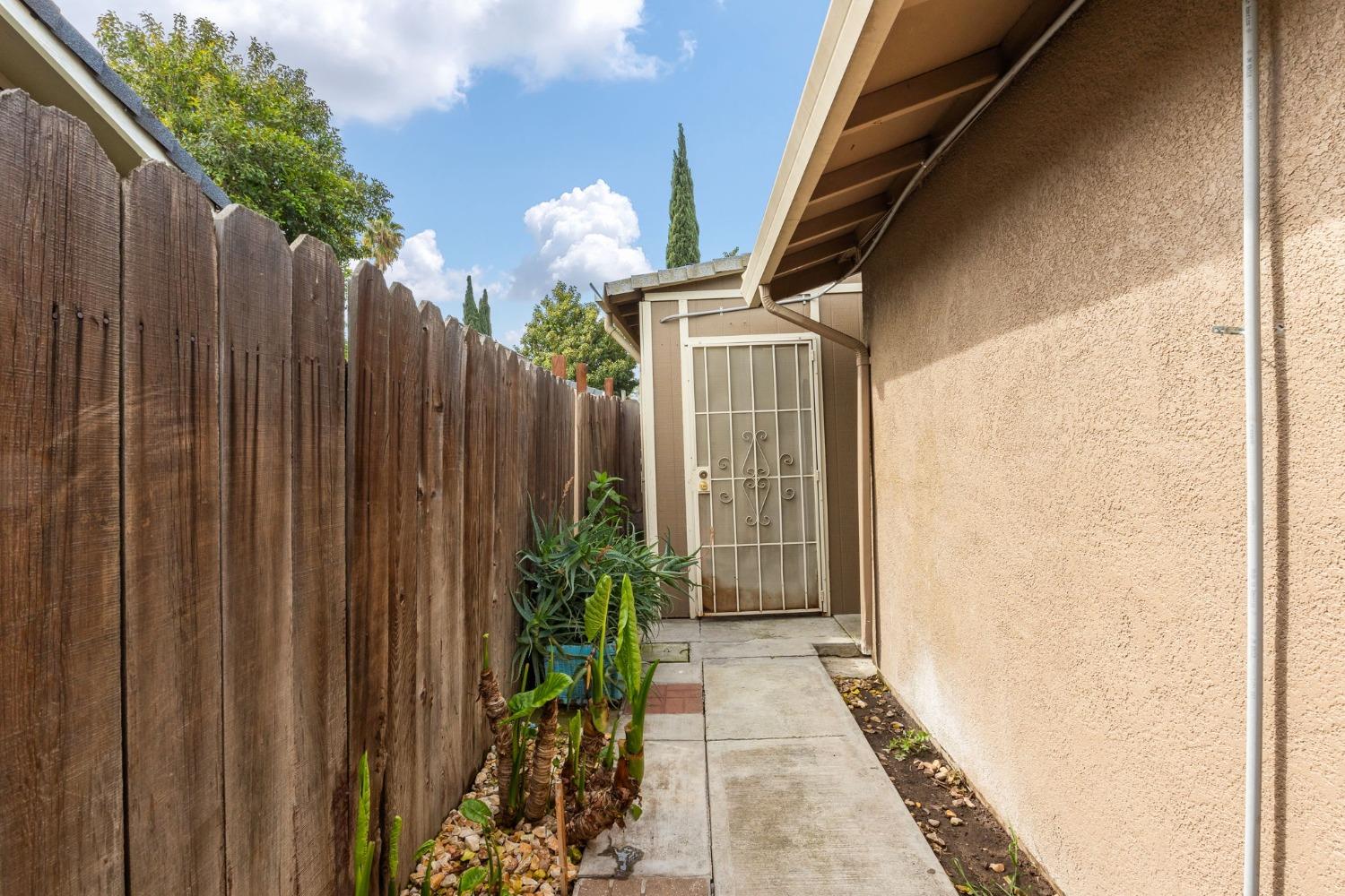 Detail Gallery Image 36 of 38 For 2210 Valmora Dr, Stockton,  CA 95210 - 3 Beds | 2 Baths
