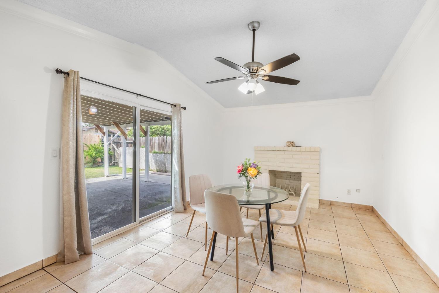 Detail Gallery Image 17 of 38 For 2210 Valmora Dr, Stockton,  CA 95210 - 3 Beds | 2 Baths