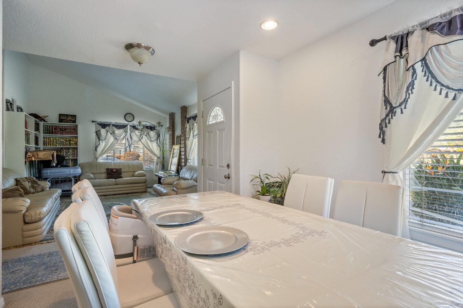 Detail Gallery Image 12 of 76 For 4449 Norocco Cir, Fremont,  CA 94555 - 4 Beds | 2/1 Baths