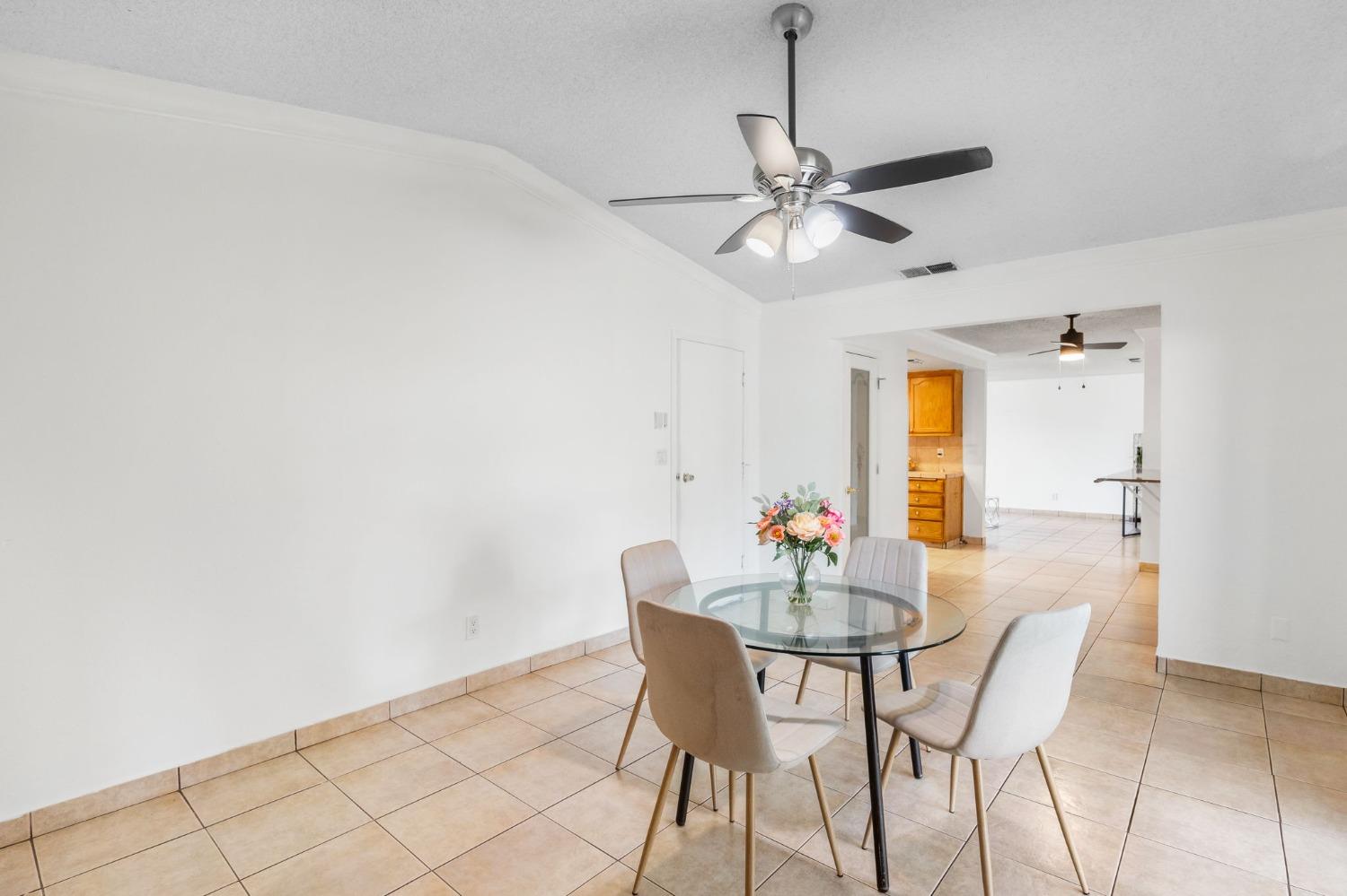 Detail Gallery Image 19 of 38 For 2210 Valmora Dr, Stockton,  CA 95210 - 3 Beds | 2 Baths