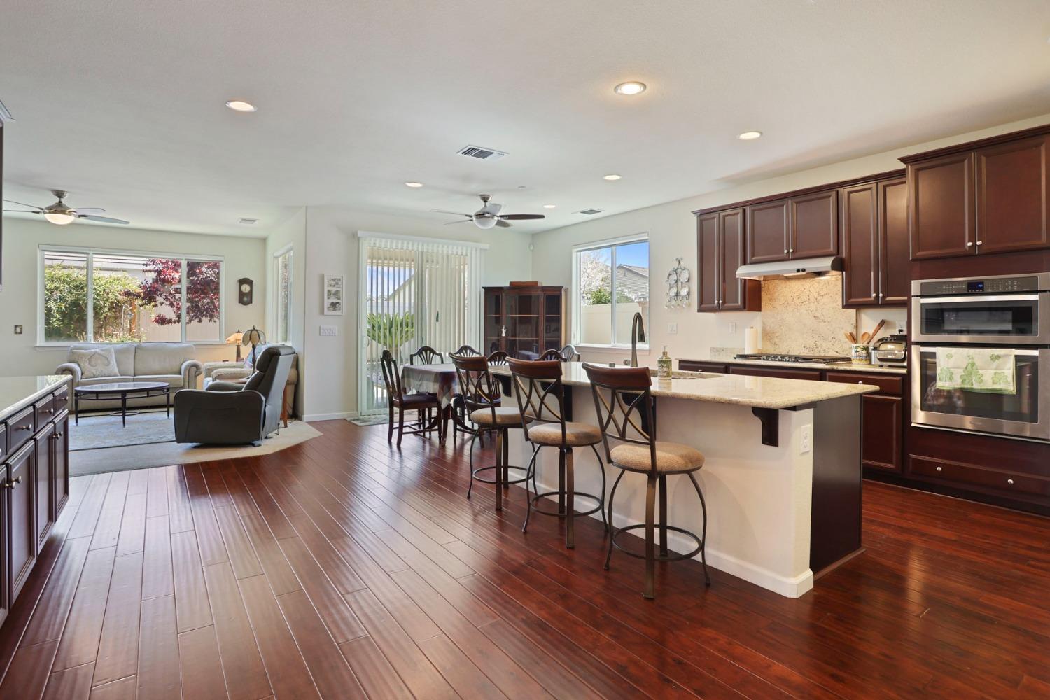 Detail Gallery Image 3 of 70 For 1588 Arbor Brook Dr, Manteca,  CA 95336 - 3 Beds | 2 Baths