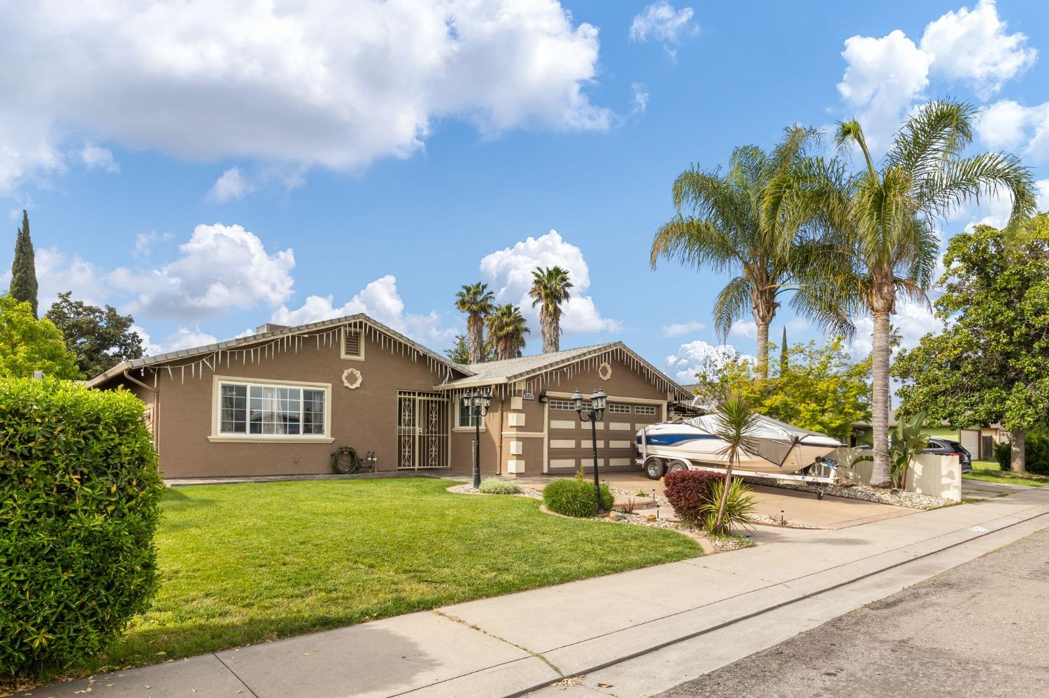 Detail Gallery Image 3 of 38 For 2210 Valmora Dr, Stockton,  CA 95210 - 3 Beds | 2 Baths