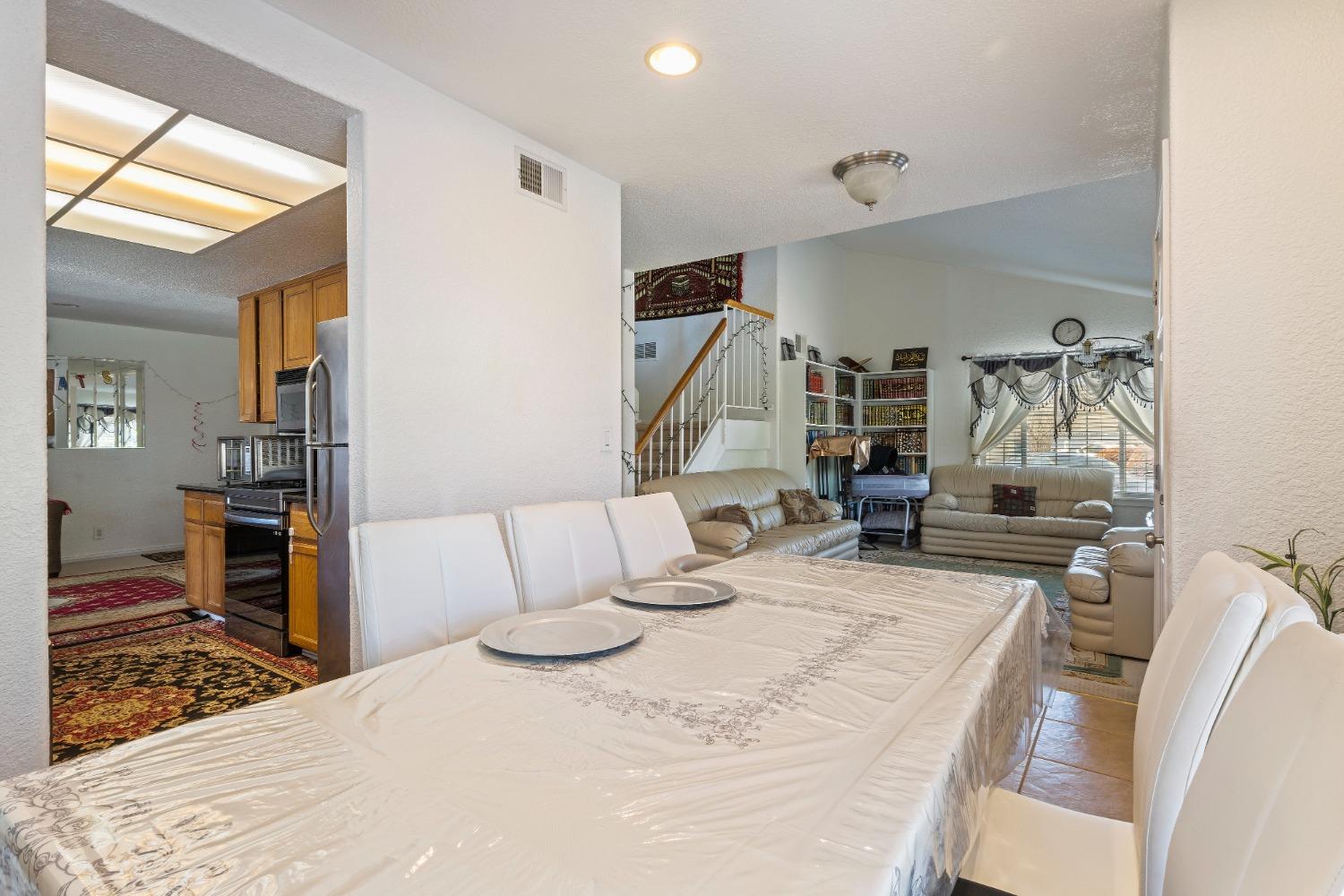 Detail Gallery Image 13 of 76 For 4449 Norocco Cir, Fremont,  CA 94555 - 4 Beds | 2/1 Baths