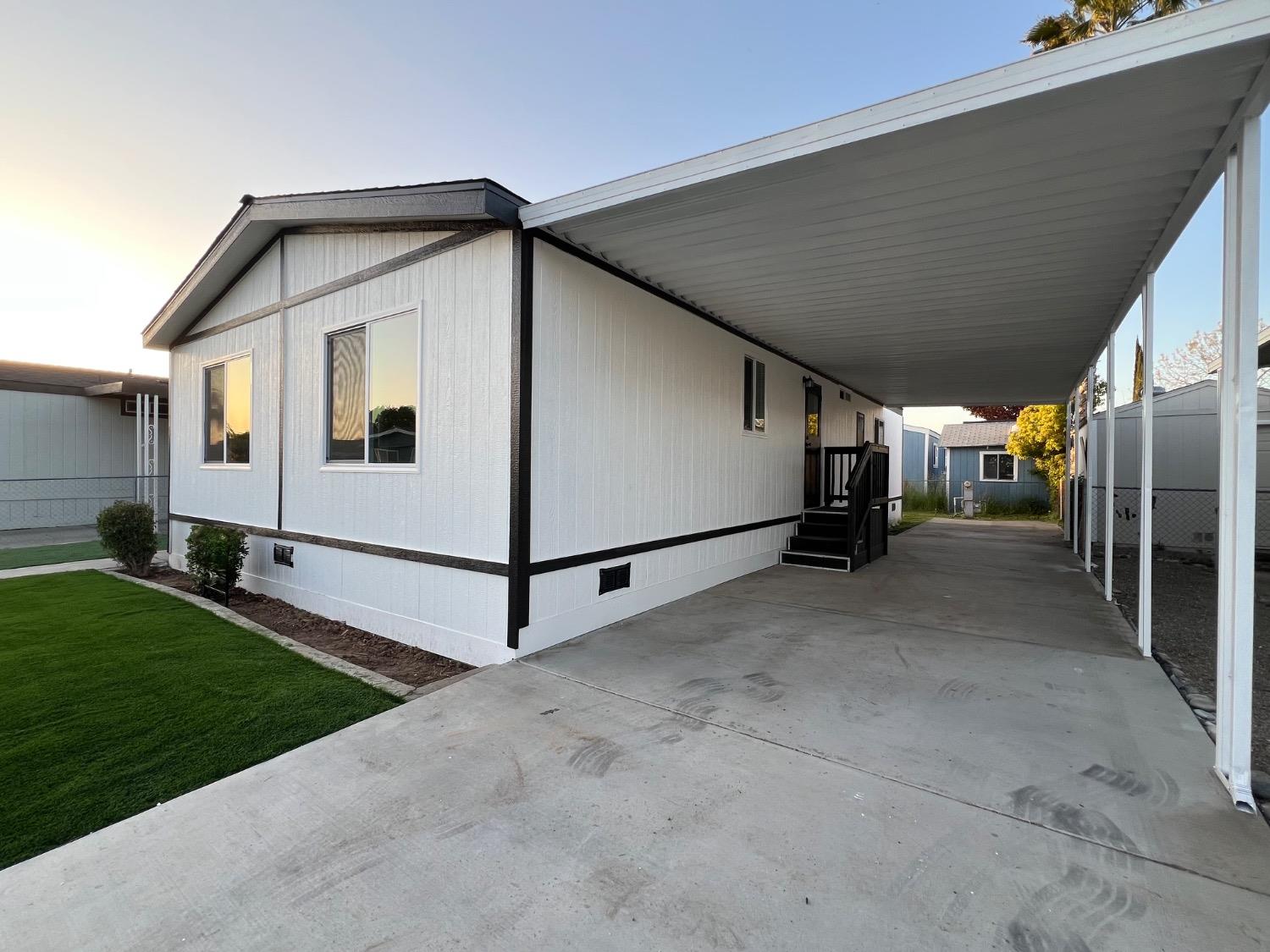 Detail Gallery Image 3 of 17 For 5901 Newbrook Cir 112, Riverbank,  CA 95367 - 3 Beds | 2 Baths