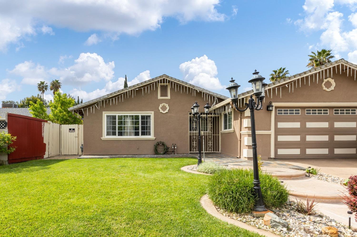 Detail Gallery Image 5 of 38 For 2210 Valmora Dr, Stockton,  CA 95210 - 3 Beds | 2 Baths