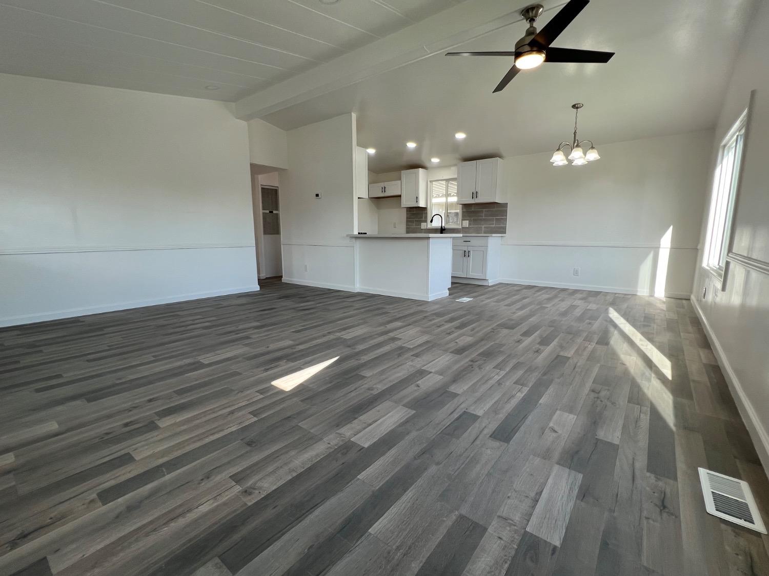 Detail Gallery Image 9 of 17 For 5901 Newbrook Cir 112, Riverbank,  CA 95367 - 3 Beds | 2 Baths
