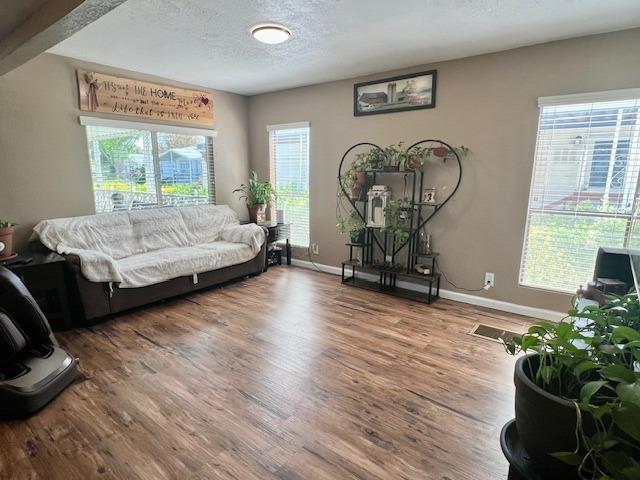 Detail Gallery Image 6 of 53 For 1541 Panthers Ln 13, Modesto,  CA 95355 - 4 Beds | 2 Baths