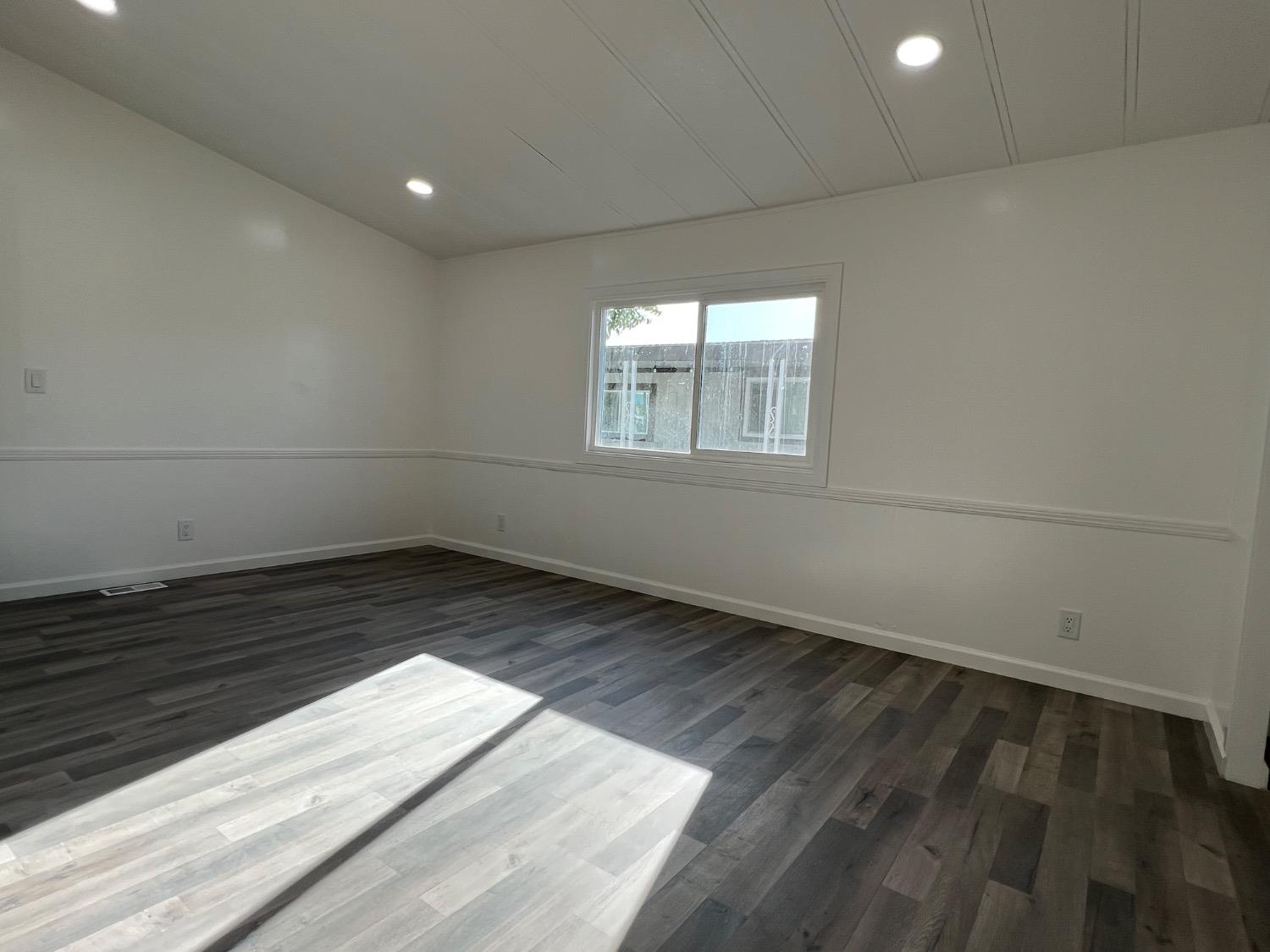 Detail Gallery Image 14 of 17 For 5901 Newbrook Cir 112, Riverbank,  CA 95367 - 3 Beds | 2 Baths