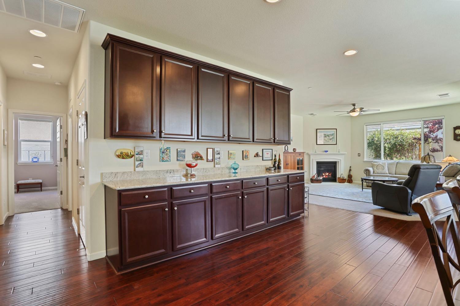 Detail Gallery Image 10 of 70 For 1588 Arbor Brook Dr, Manteca,  CA 95336 - 3 Beds | 2 Baths