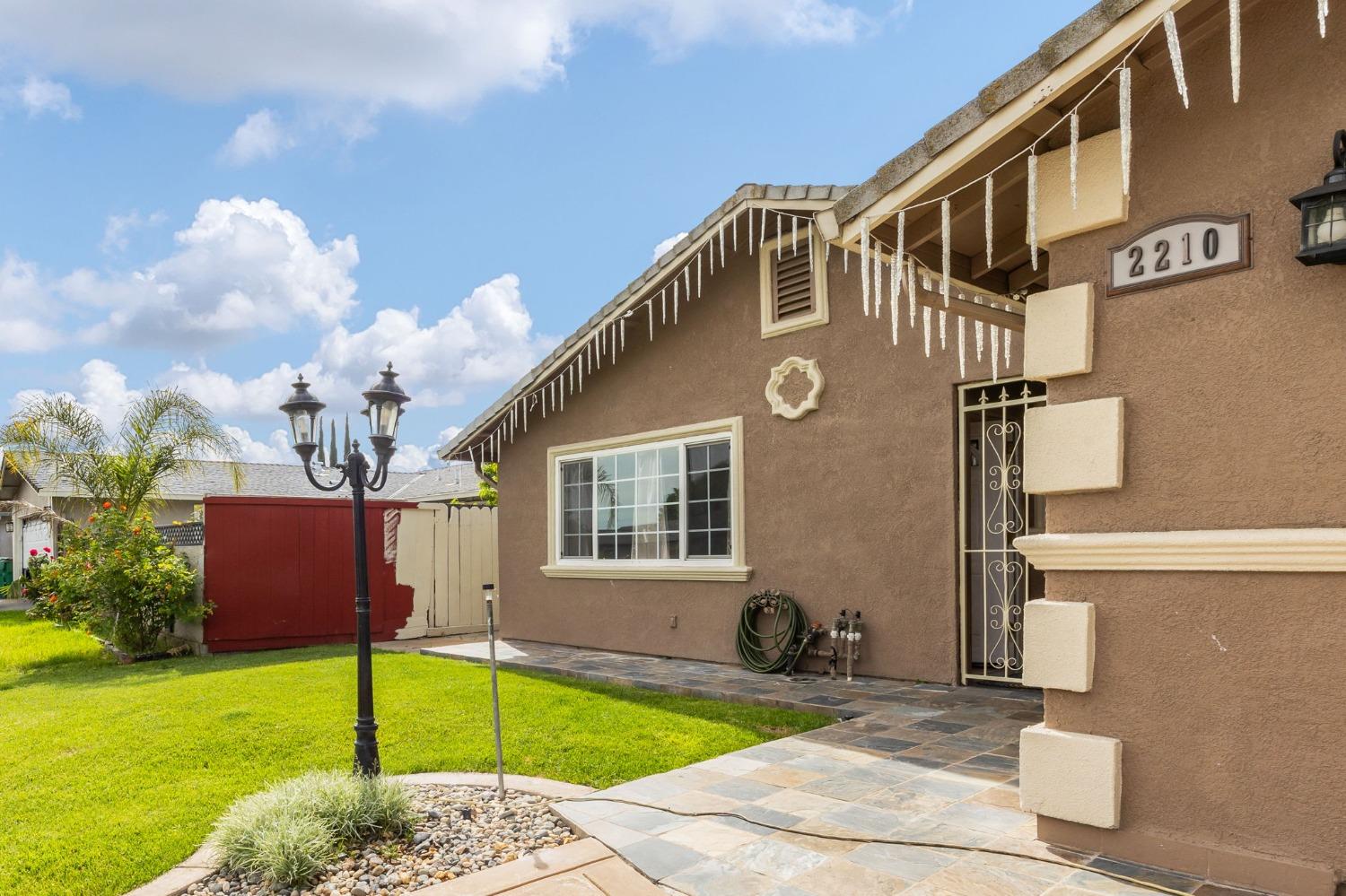Detail Gallery Image 6 of 38 For 2210 Valmora Dr, Stockton,  CA 95210 - 3 Beds | 2 Baths