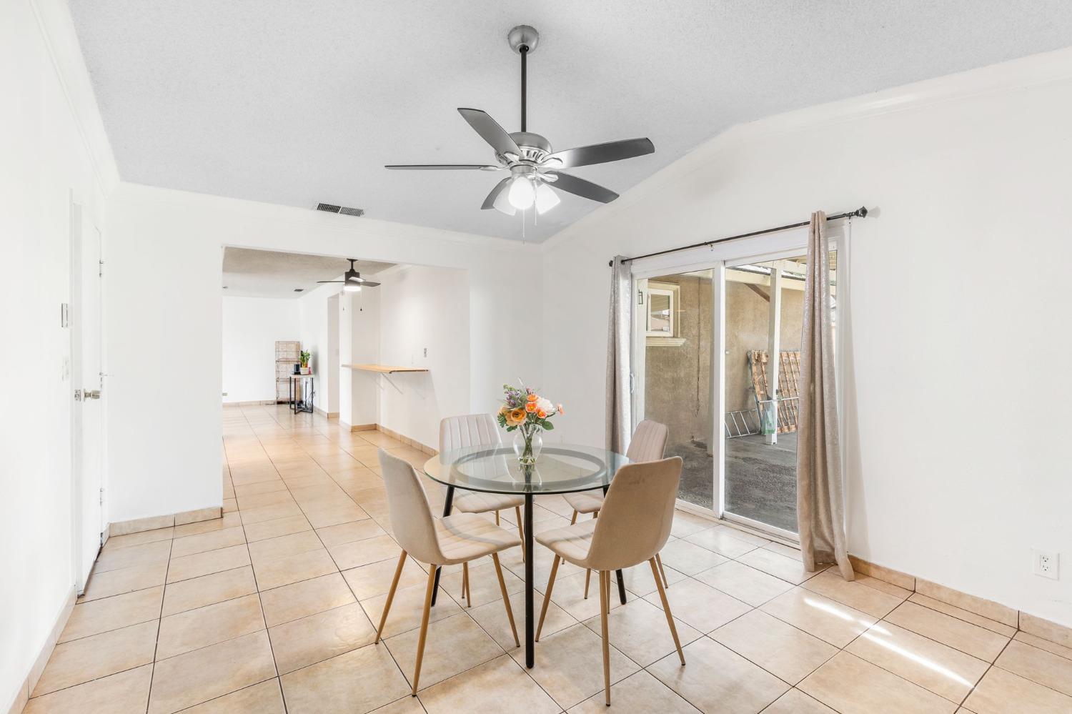 Detail Gallery Image 18 of 38 For 2210 Valmora Dr, Stockton,  CA 95210 - 3 Beds | 2 Baths