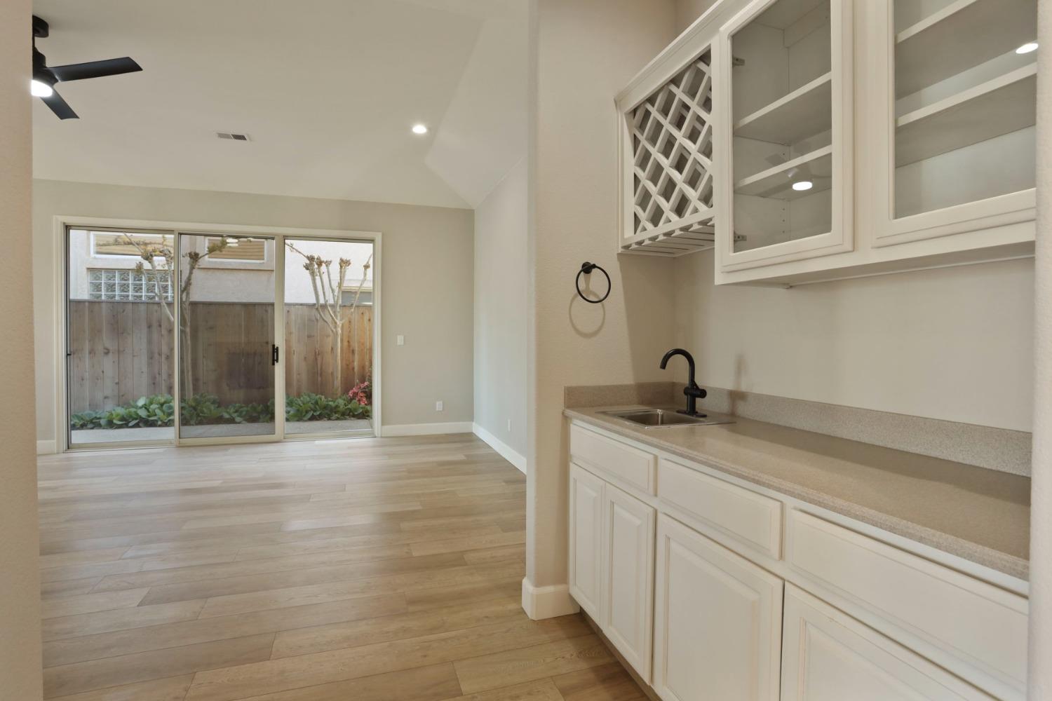 Detail Gallery Image 13 of 75 For 4829 Bridgewater Cir, Stockton,  CA 95219 - 3 Beds | 3 Baths