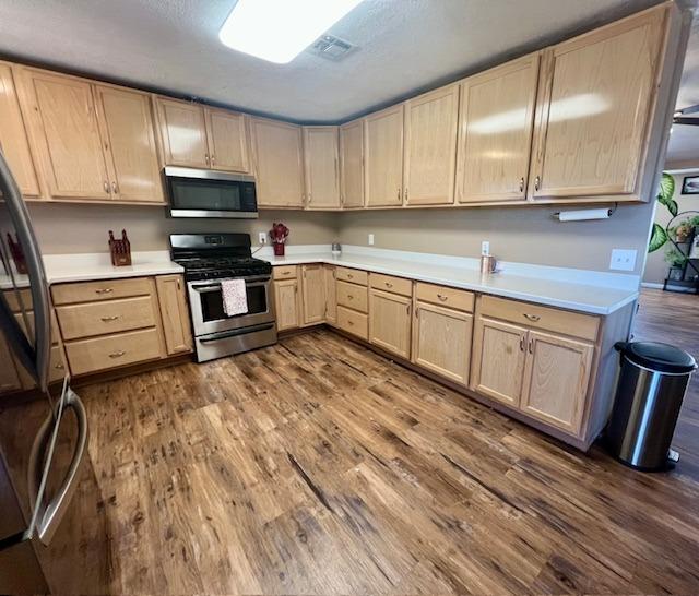Detail Gallery Image 12 of 53 For 1541 Panthers Ln 13, Modesto,  CA 95355 - 4 Beds | 2 Baths