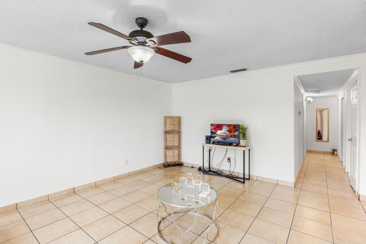 Detail Gallery Image 10 of 38 For 2210 Valmora Dr, Stockton,  CA 95210 - 3 Beds | 2 Baths