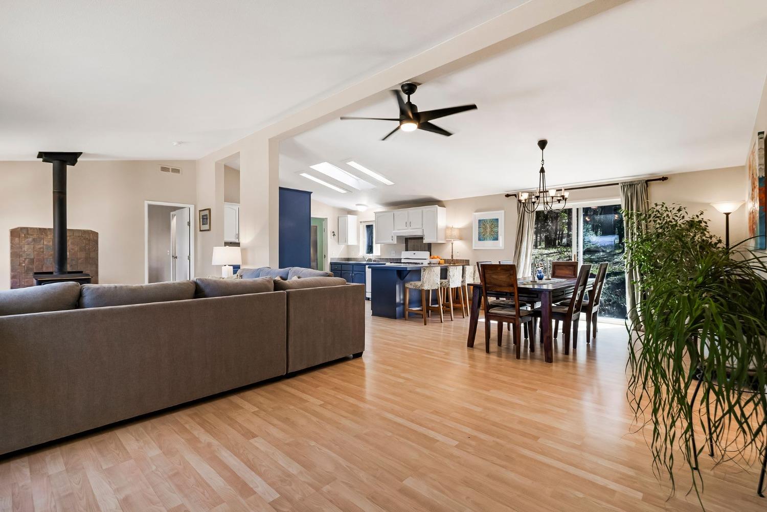 Detail Gallery Image 12 of 94 For 9156 Nadowa Trl, Oregon House,  CA 95962 - 3 Beds | 2 Baths
