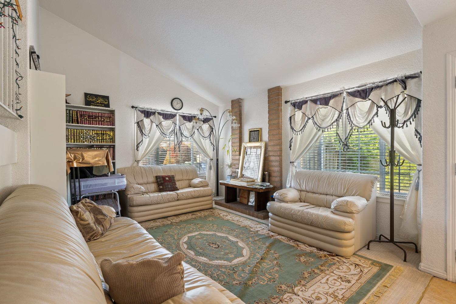 Detail Gallery Image 5 of 76 For 4449 Norocco Cir, Fremont,  CA 94555 - 4 Beds | 2/1 Baths