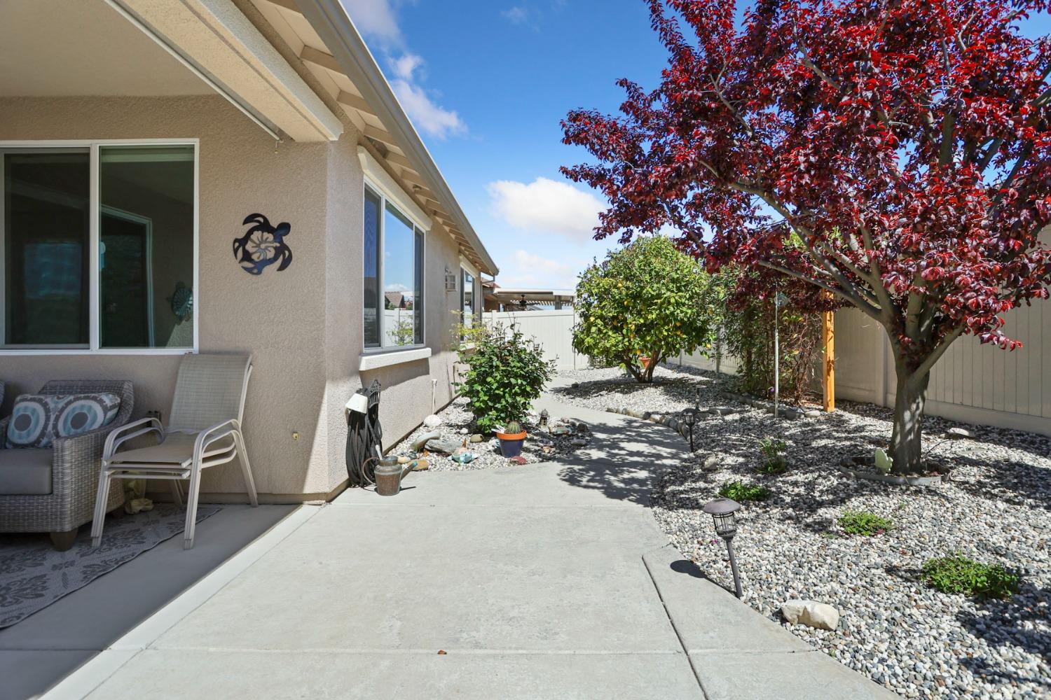 Detail Gallery Image 5 of 70 For 1588 Arbor Brook Dr, Manteca,  CA 95336 - 3 Beds | 2 Baths