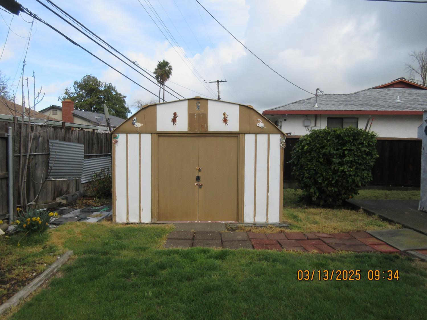 E Cromwell Way, Sacramento, California image 43