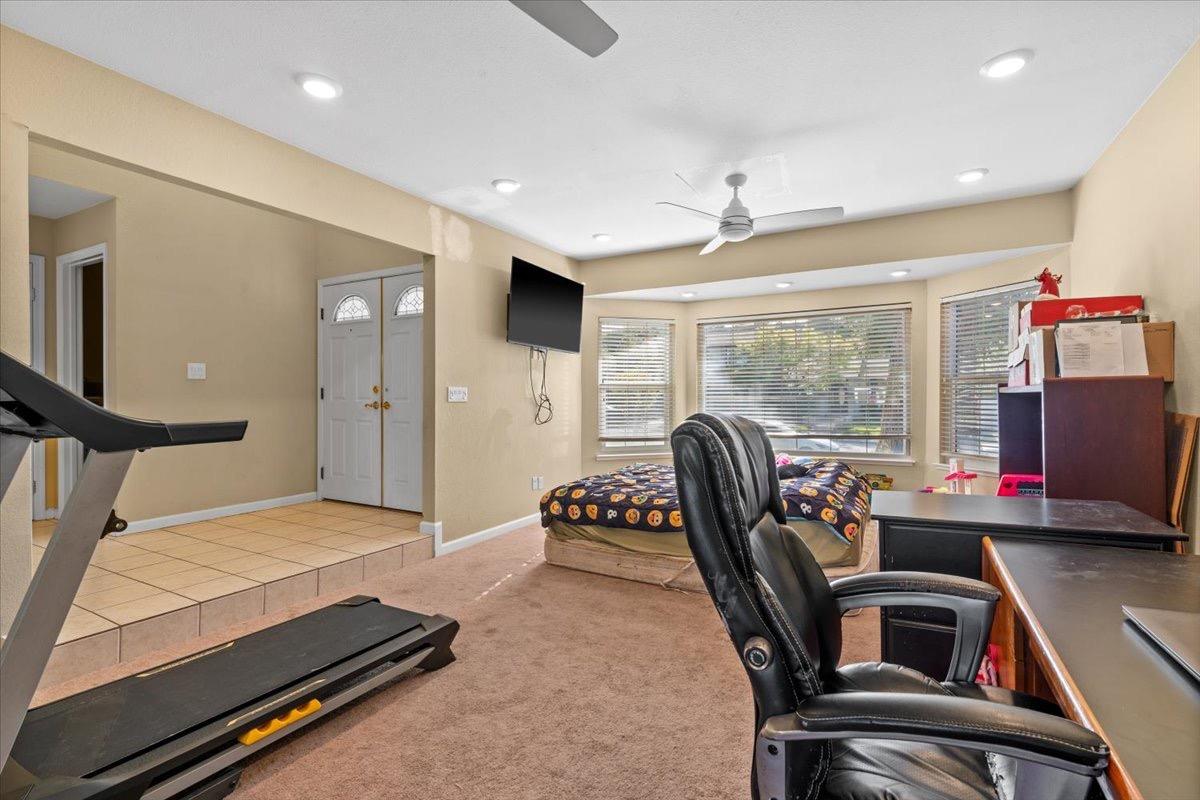 Detail Gallery Image 10 of 26 For 4307 Suzanne Dr, Pittsburg,  CA 94565 - 5 Beds | 3 Baths