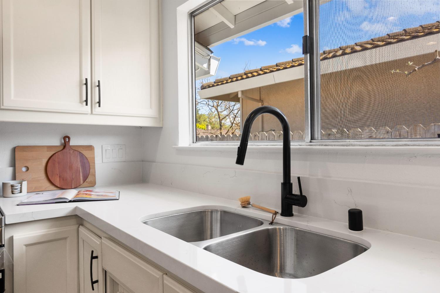 Detail Gallery Image 18 of 46 For 7382 Alma Vista Way, Sacramento,  CA 95831 - 4 Beds | 2/1 Baths