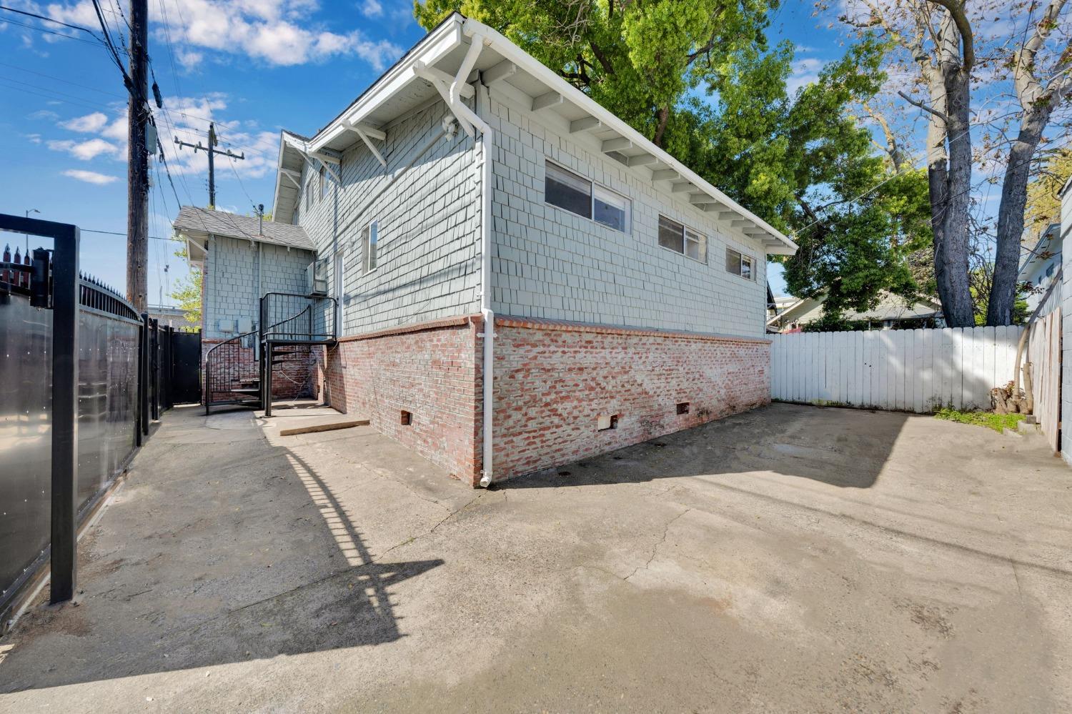 Detail Gallery Image 71 of 84 For 915 30th, Sacramento,  CA 95816 - 5 Beds | 2 Baths