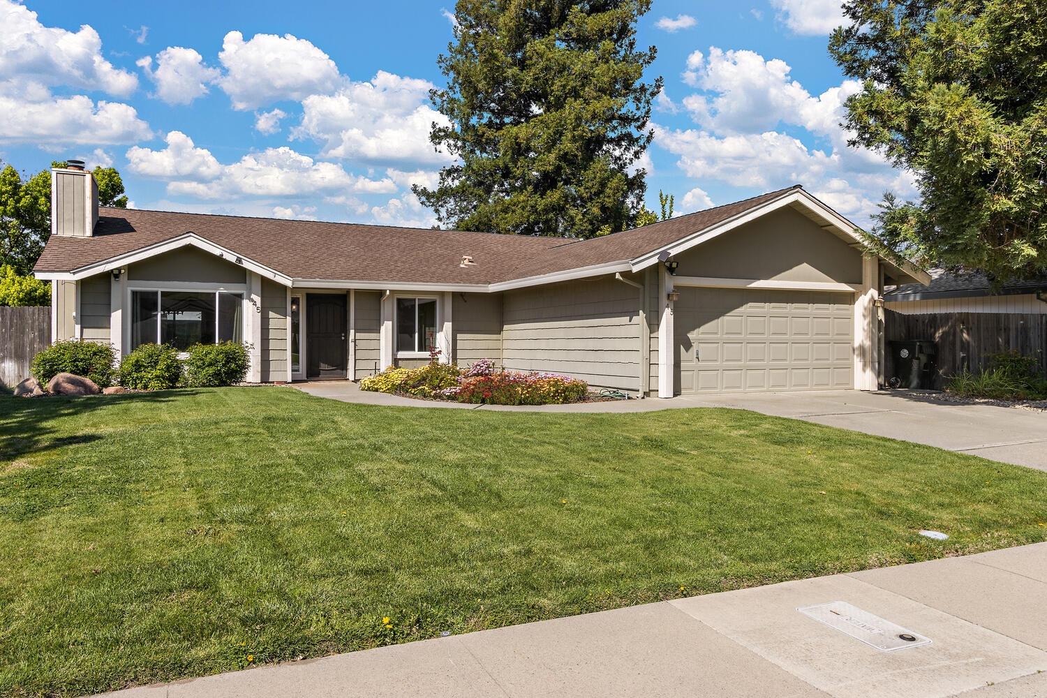 Detail Gallery Image 1 of 1 For 45 Farallon Cir, Sacramento,  CA 95831 - 3 Beds | 2 Baths