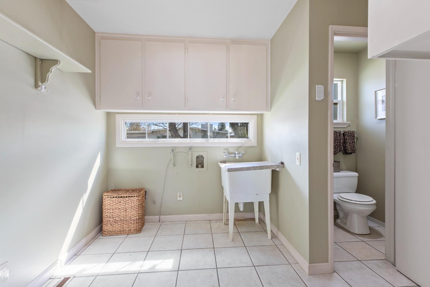Detail Gallery Image 37 of 44 For 402 Northwood Dr, Modesto,  CA 95350 - 3 Beds | 2/1 Baths