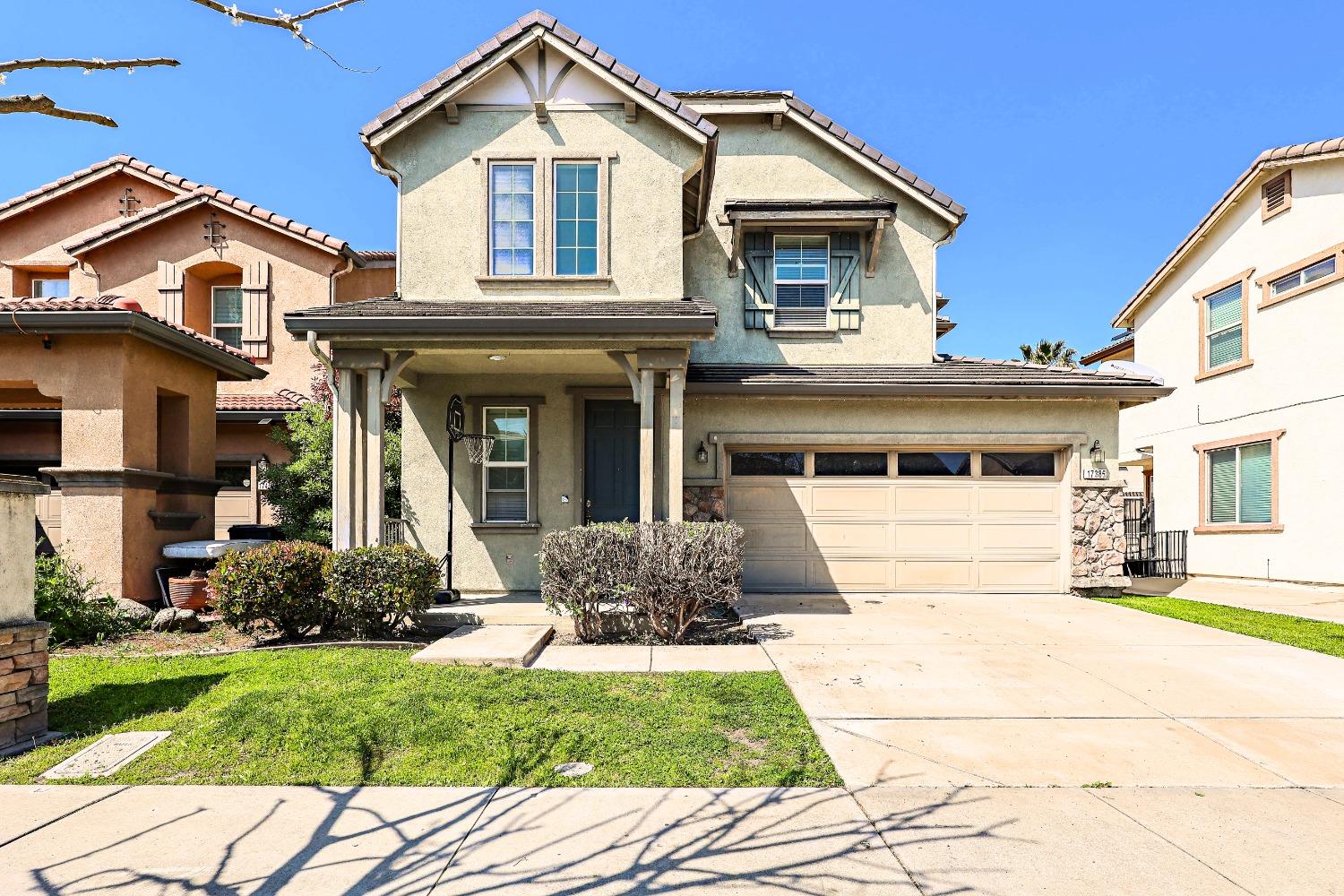 Detail Gallery Image 2 of 28 For 17385 Stone Celler Way, Lathrop,  CA 95330 - 4 Beds | 3 Baths
