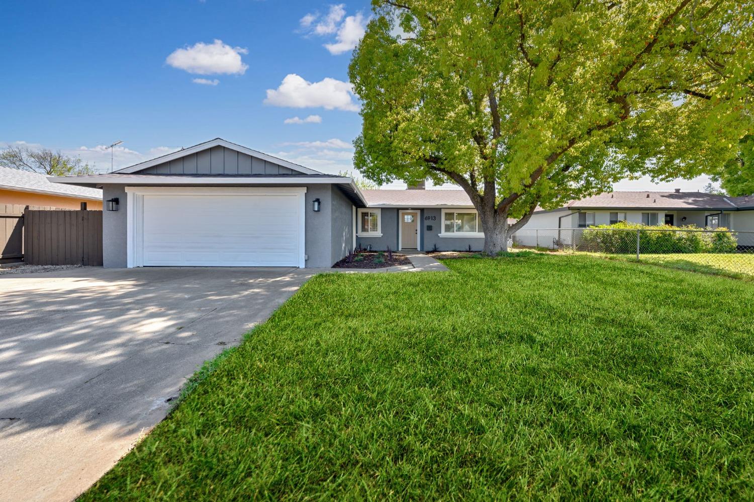 Detail Gallery Image 1 of 1 For 6913 Stillwater Way, Sacramento,  CA 95828 - 3 Beds | 2 Baths