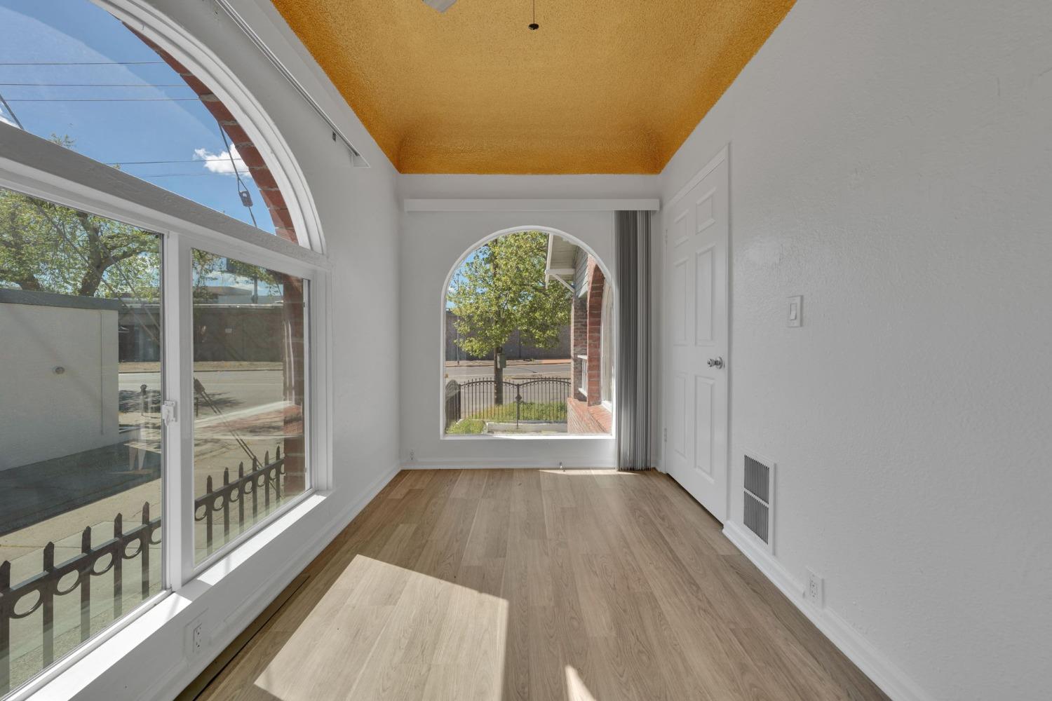 Detail Gallery Image 26 of 84 For 915 30th, Sacramento,  CA 95816 - 5 Beds | 2 Baths