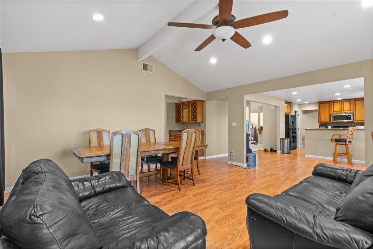 Detail Gallery Image 7 of 26 For 4307 Suzanne Dr, Pittsburg,  CA 94565 - 5 Beds | 3 Baths