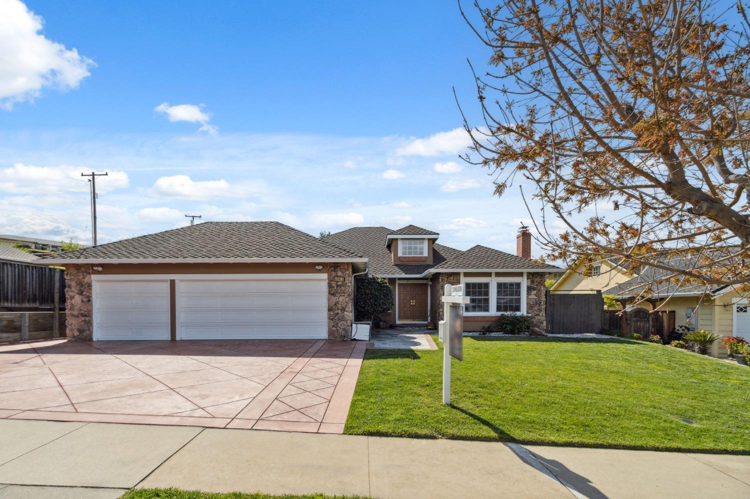 Detail Gallery Image 1 of 34 For 3903 Cadwallader Ave, San Jose,  CA 95121 - 4 Beds | 2 Baths