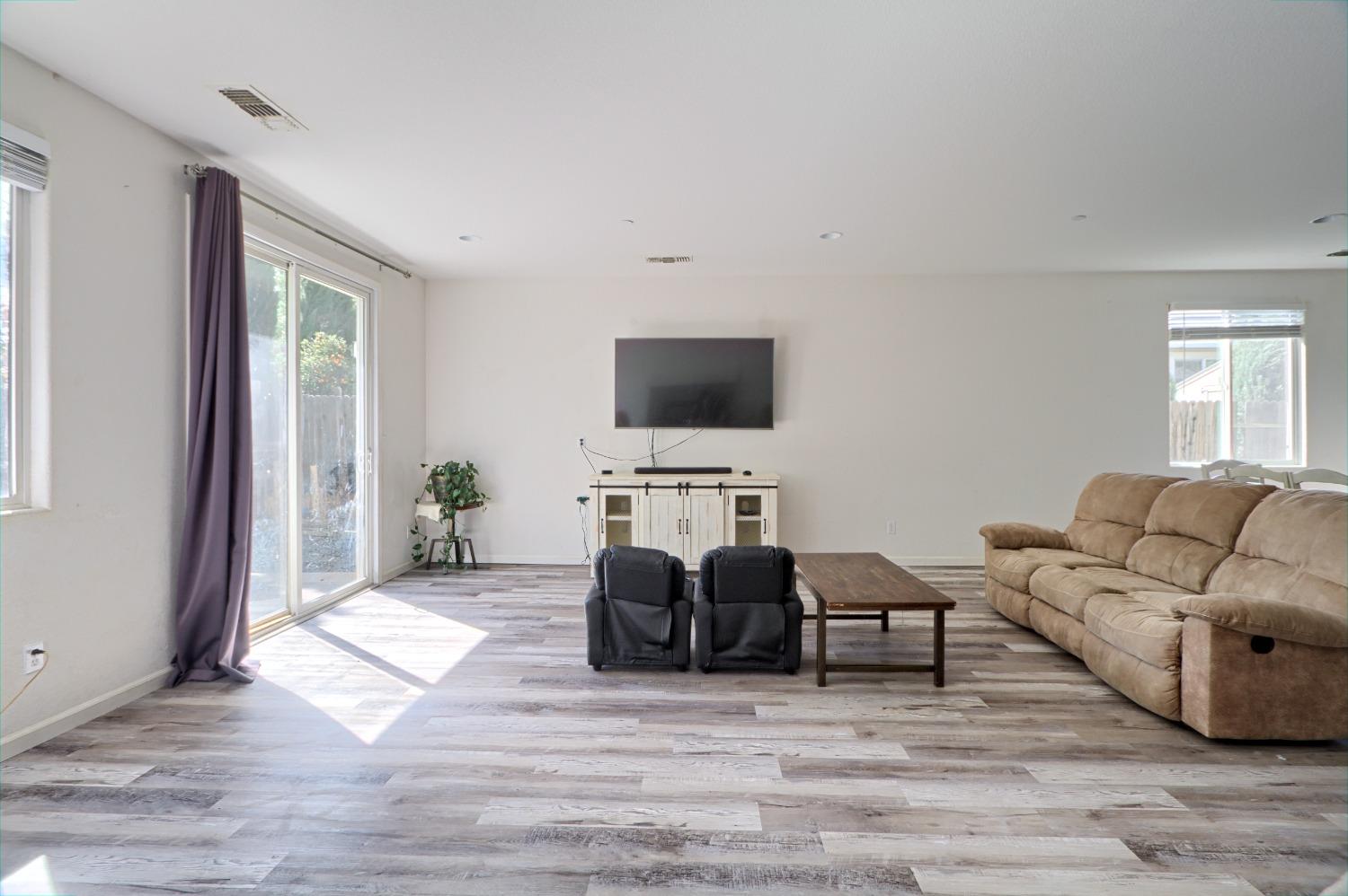Detail Gallery Image 9 of 45 For 25775 Grafton, Esparto,  CA 95627 - 5 Beds | 3 Baths