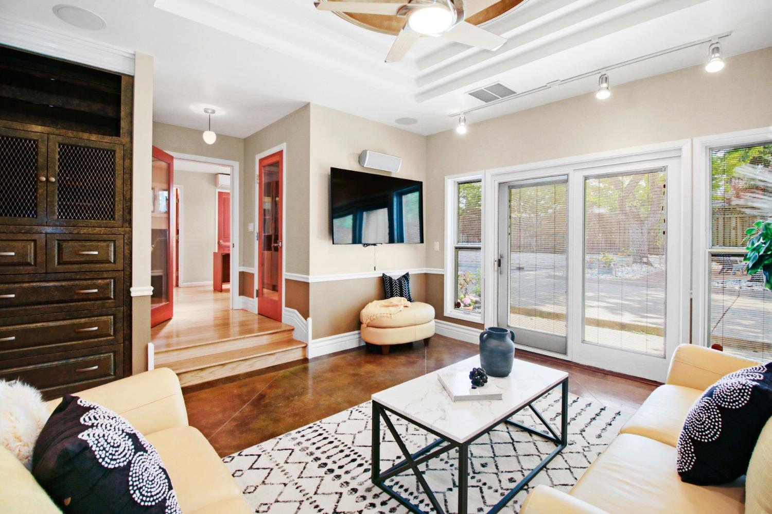 Detail Gallery Image 20 of 61 For 3950 American River Dr, Sacramento,  CA 95864 - 5 Beds | 3 Baths