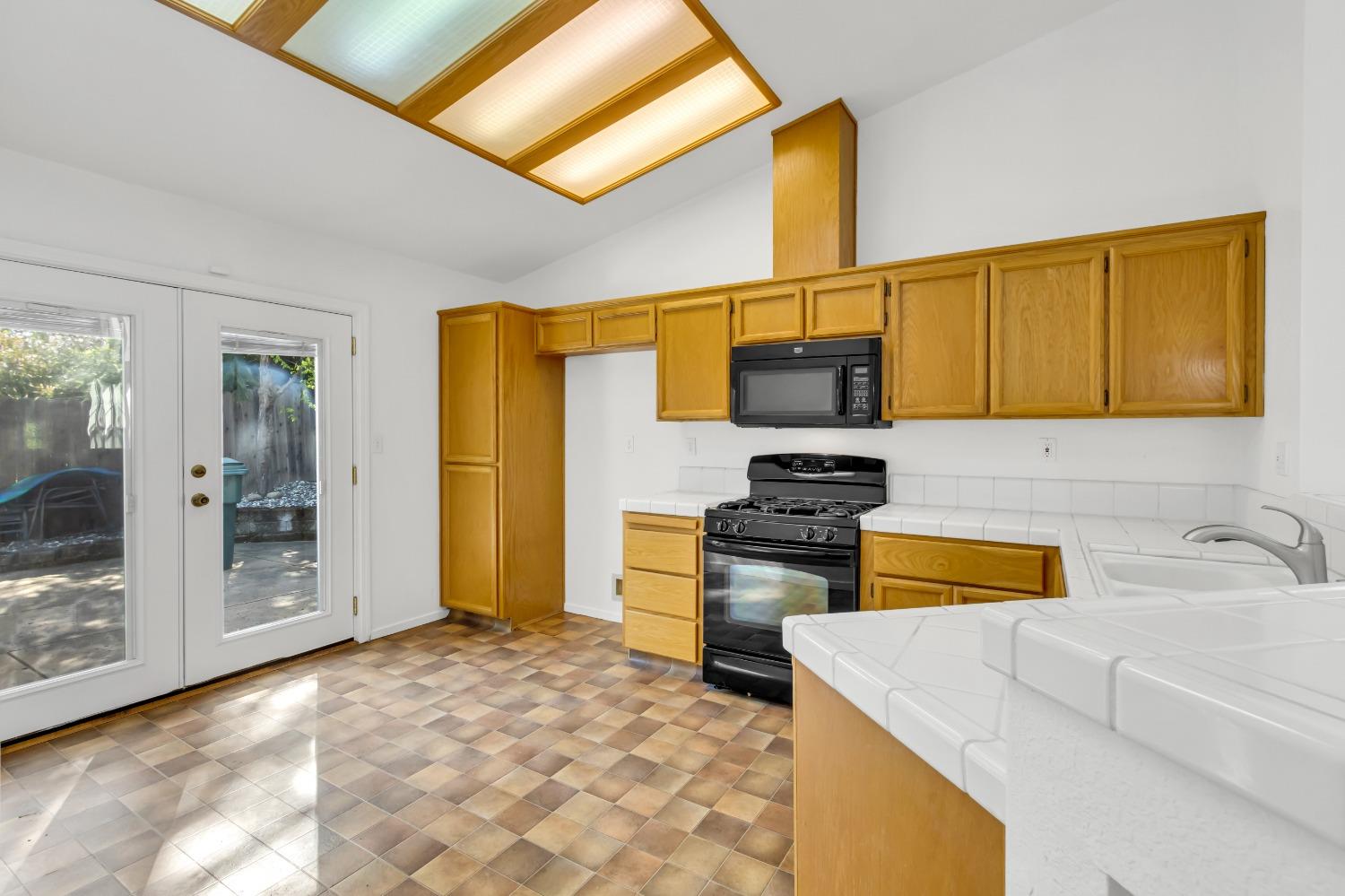 Detail Gallery Image 9 of 36 For 3729 Black Eagle Dr, Antelope,  CA 95843 - 4 Beds | 2 Baths