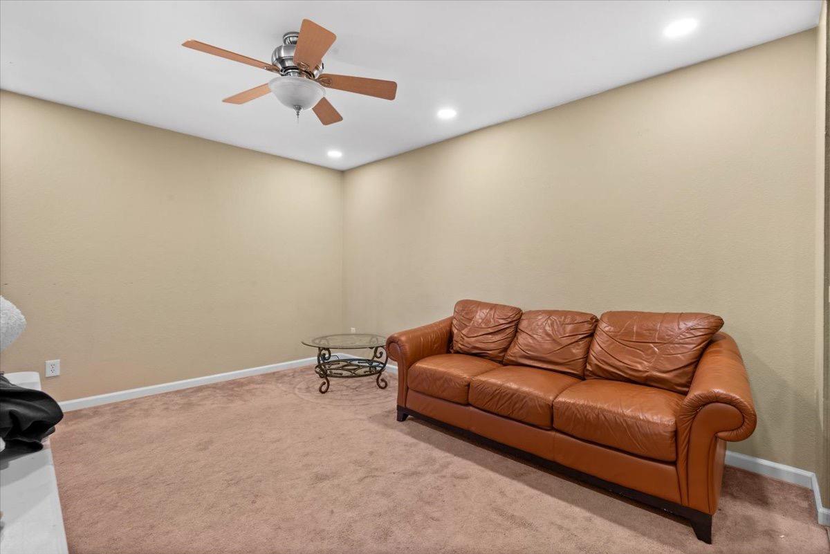 Detail Gallery Image 17 of 26 For 4307 Suzanne Dr, Pittsburg,  CA 94565 - 5 Beds | 3 Baths
