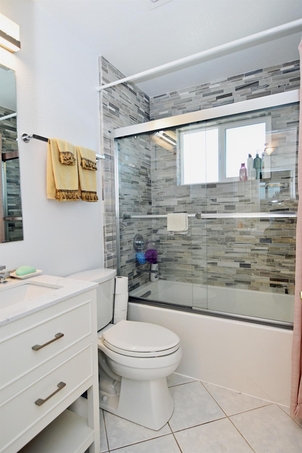 Detail Gallery Image 44 of 62 For 1945 Foxtail Ct, Turlock,  CA 95382 - 4 Beds | 3/1 Baths