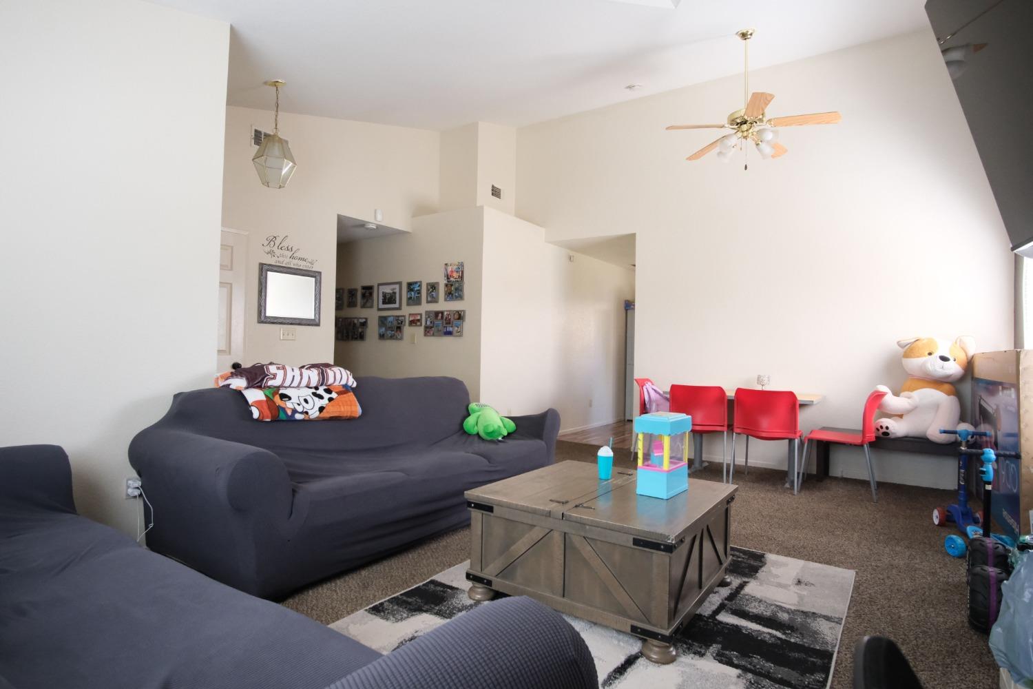Detail Gallery Image 12 of 19 For 2284 Dry Creek Way, Stockton,  CA 95206 - 3 Beds | 2 Baths
