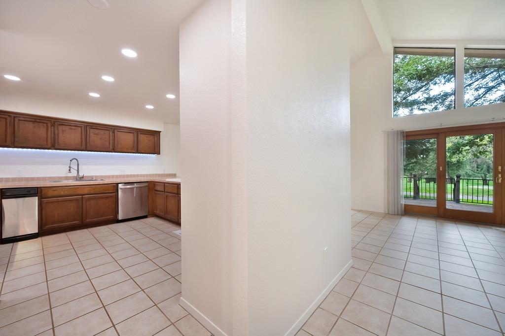 Detail Gallery Image 9 of 57 For 6804 Domingo Dr, Rancho Murieta,  CA 95683 - 2 Beds | 2 Baths