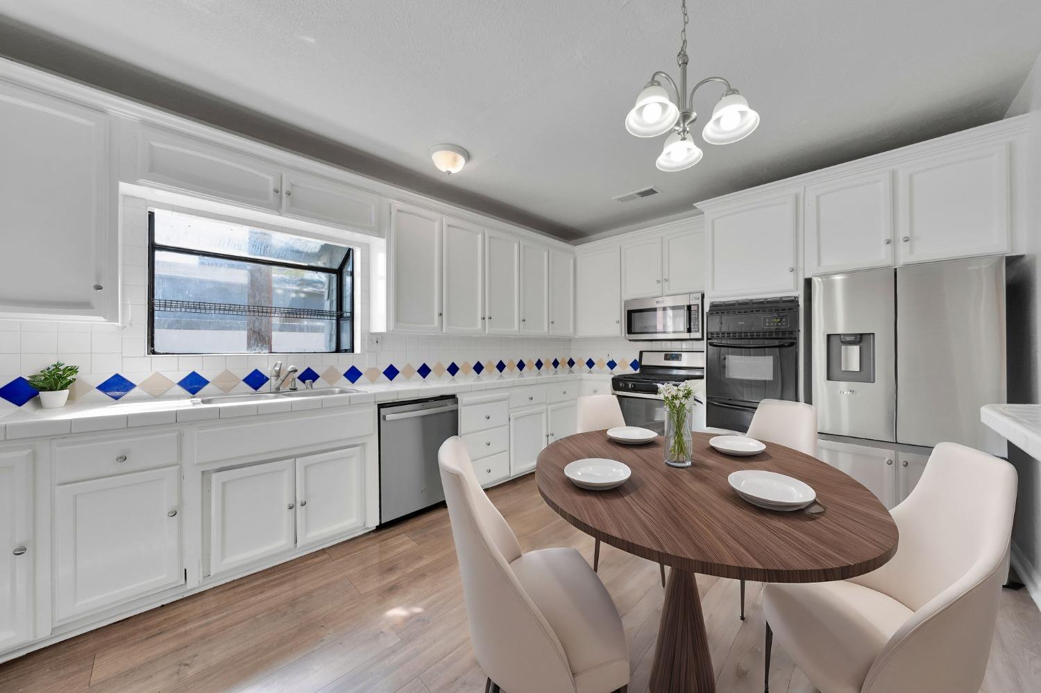 Detail Gallery Image 29 of 84 For 915 30th, Sacramento,  CA 95816 - 5 Beds | 2 Baths